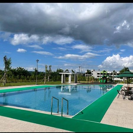 Condo In Clark Pampanga Beside Hilton Hotel And Casino Fort Stotsenburg Экстерьер фото